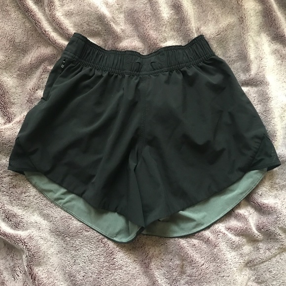 lululemon athletica Pants - Lululemon REVERSIBLE track that short 5”